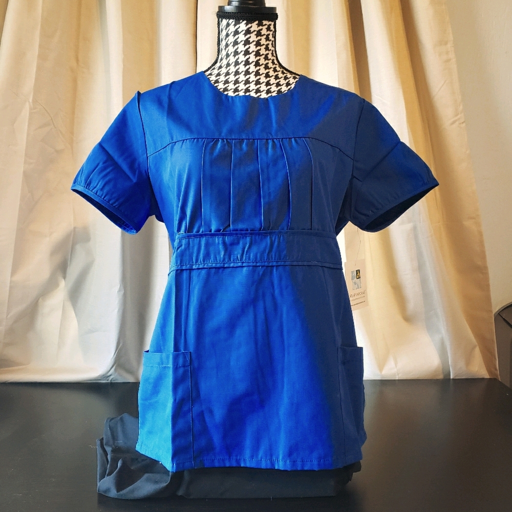 Adar Medical: Nurses Scrub Top.